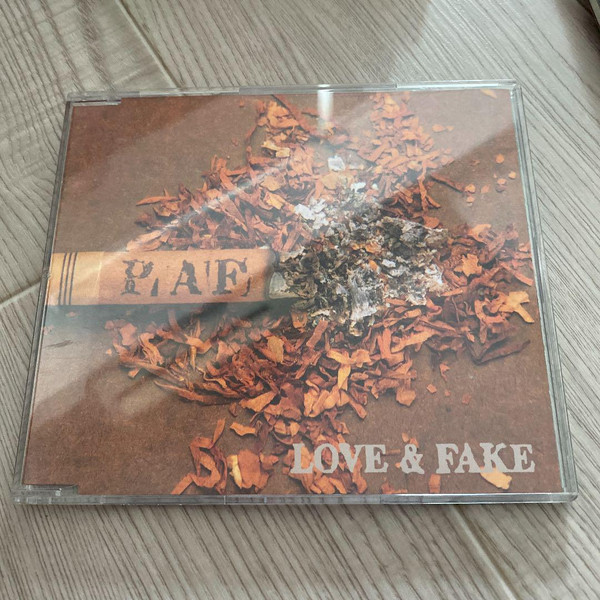 télécharger l'album PAF Featuring Pata - Love Fake