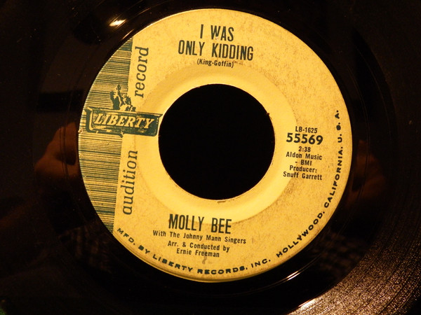 last ned album Molly Bee - Hes My True Love