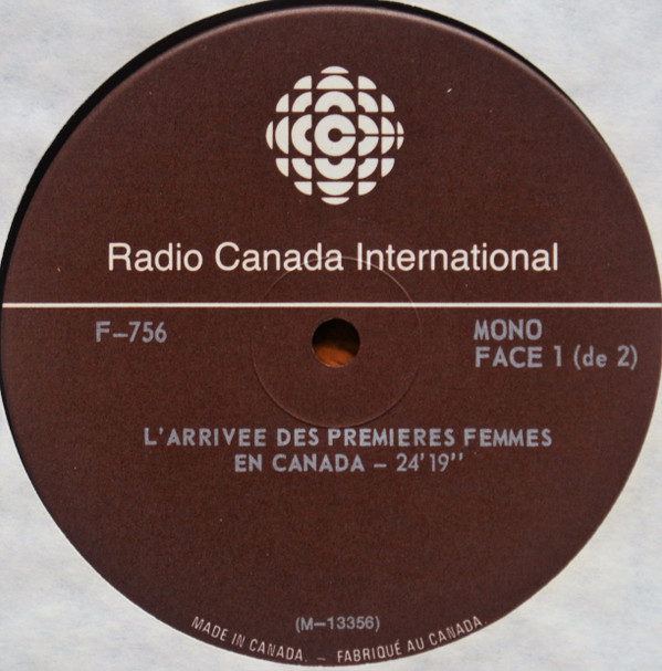 baixar álbum Yolande Pinard, Hélène Roy - Larrivée Des Premières Femmes En Canada