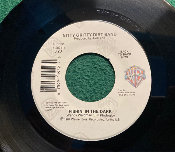 Fishin In The Dark: The Best Of The Nitty Gritty Dirt Band: :  CDs & Vinyl