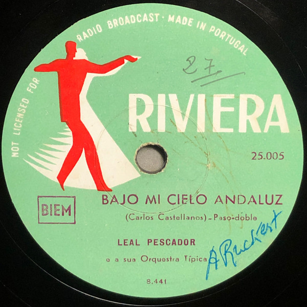 last ned album Leal Pescador E A Sua Orquestra Tipica - Bajo Mi Cielo Andaluz Morena De Mi Copla