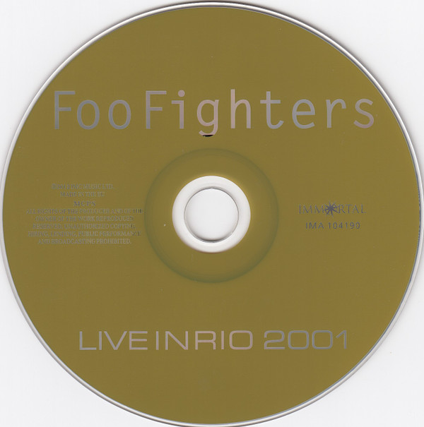 last ned album Foo Fighters - Live In Rio 2001