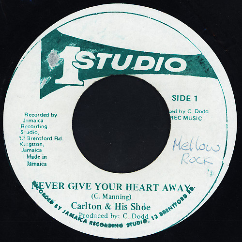 Carlton & His Shoe – Never Give Your Heart Away (1977, Vinyl