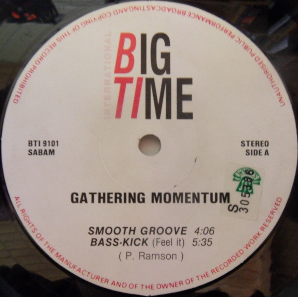 ladda ner album Gathering Momentum - Smooth Groove